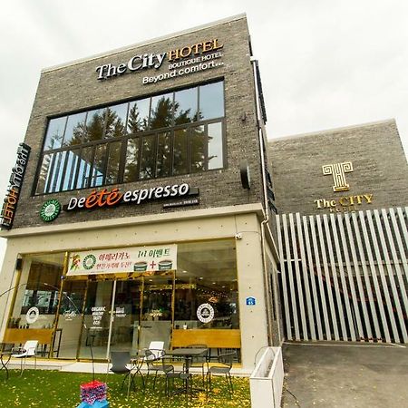 The City Hotel Jeonju Exteriör bild