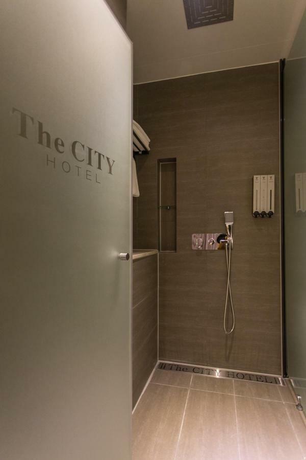 The City Hotel Jeonju Exteriör bild
