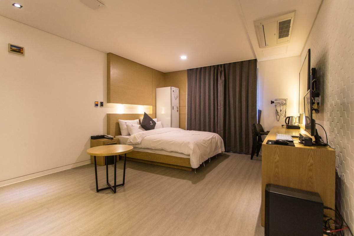 The City Hotel Jeonju Exteriör bild