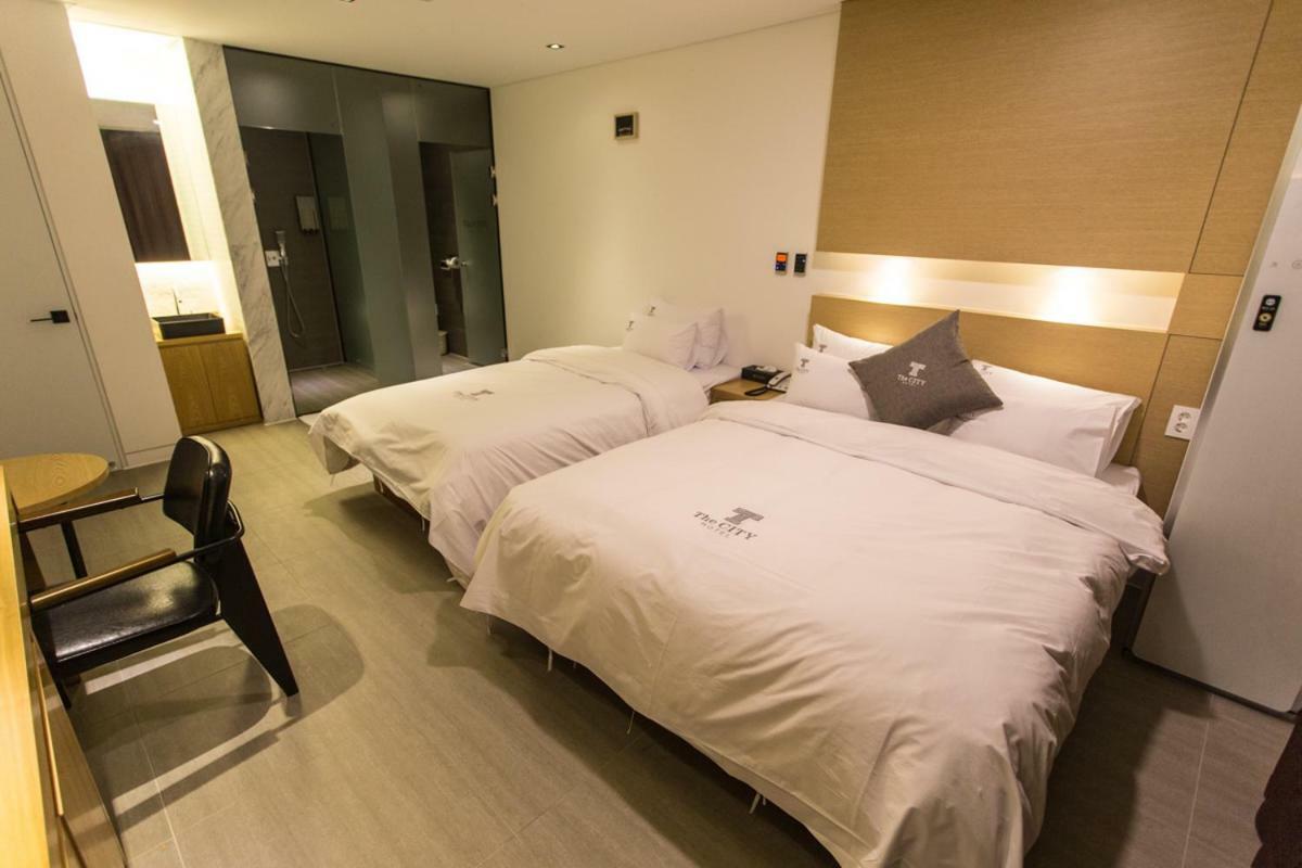The City Hotel Jeonju Exteriör bild